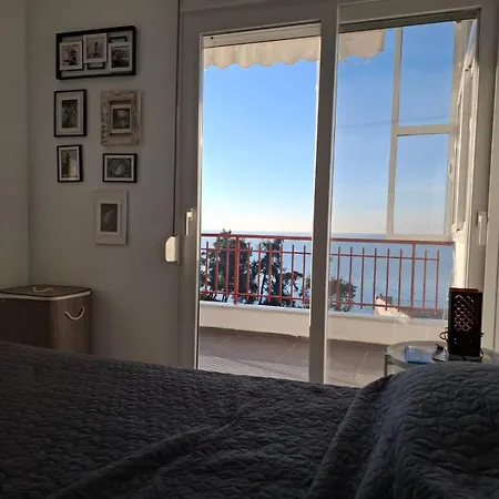 Perla Sea View Apartment *